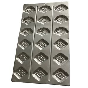 New! Bakeware 18 Cookie Tart Candy Tray